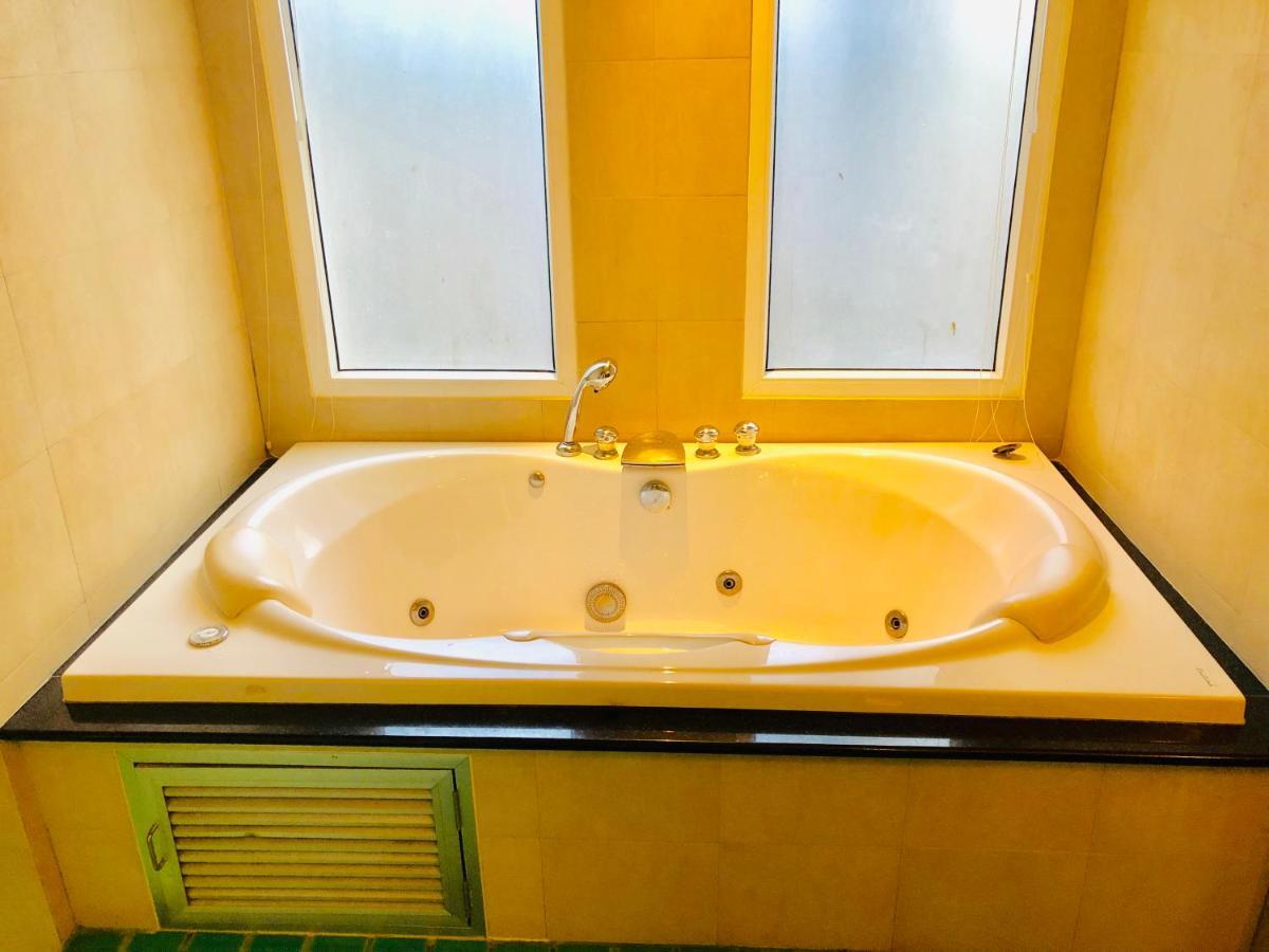 Karon Pool Villa 卡伦3卧泳池别墅 Exterior photo
